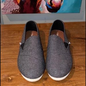 Grey Toms